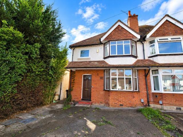 Aldershot Road, Guildford, Surrey, GU2 6 bed semi detached house to rent £3,500 pcm £808 pw