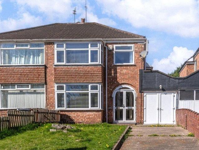 Aldersley Road, Aldersley. 3 bed semi detached house to rent £1,250 pcm £288 pw