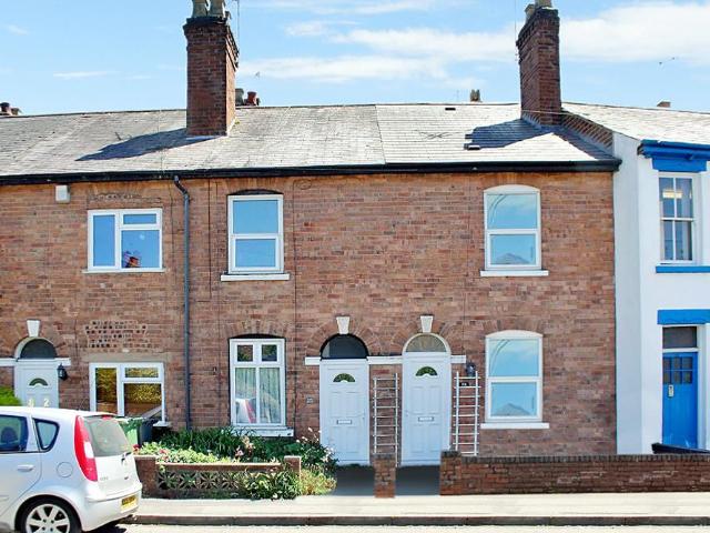 Aldersley Road, Aldersley, Wolverhampton 2 bed terraced house to rent £799 pcm £184 pw