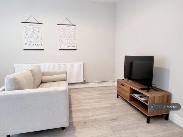 Alderson Road, Liverpool, L15 2 bed flat to rent £1,430 pcm £330 pw