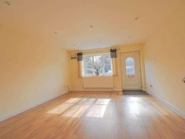 Alderwood Court Yard, Farnham, GU10
