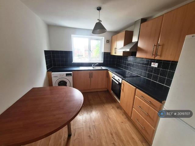 Alderwood Avenue, Liverpool, L24 3 bed flat to rent £695 pcm £160 pw