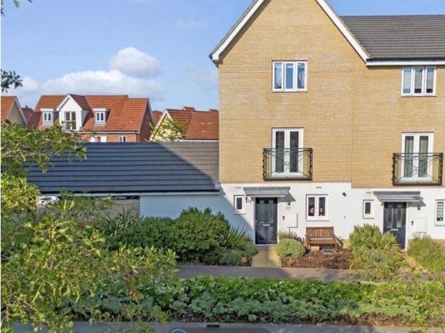 Alderwood Terrace, Chigwell IG7, 4 bed terraced house to rent, £2,950 pcm | PrimeLocation