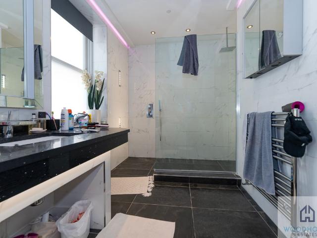 Aldgate High Street EC3N, 1 bed flat to rent, £2,525 pcm | PrimeLocation