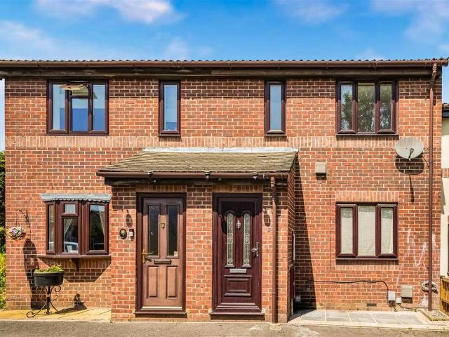 Aldington Close, Dagenham 3 bed terraced house to rent £2,250 pcm £519 pw