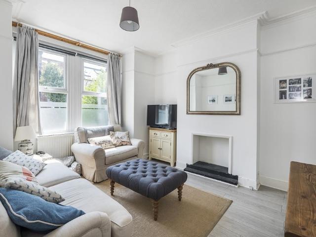 Aldren Road Earlsfield SW17 4 bed terraced house to rent £3,750 pcm £865 pw