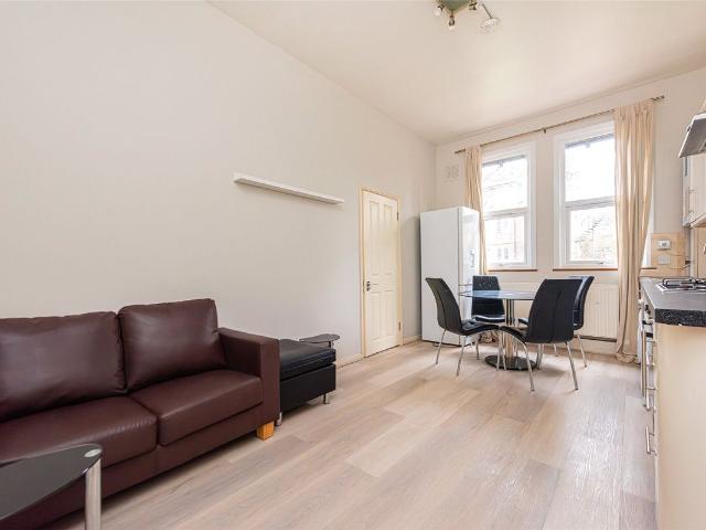 Aldrington Road, Tooting Common, London SW16, 1 bed flat to rent, £1,350 pcm | PrimeLocation