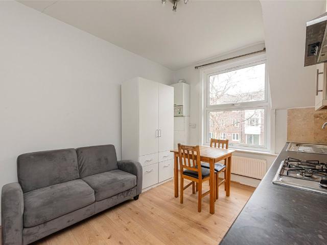 Aldrington Road, Tooting Common, London SW16, 1 bed flat to rent, £1,350 pcm | PrimeLocation