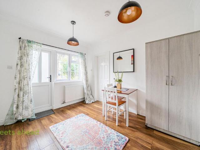 Aldrich Crescent, New Addington. Studio to rent £1,150 pcm £265 pw