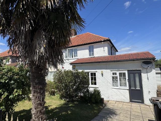 Aldridge Crescent, New Addington Studio to rent £1,150 pcm £265 pw
