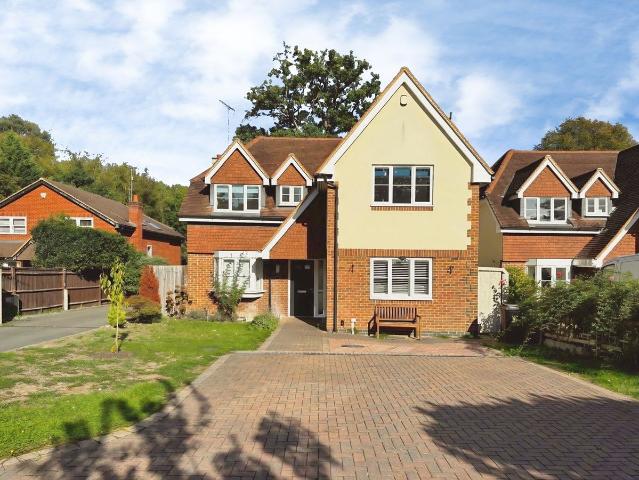 Alexander Close, Finchampstead, Wokingham RG40, 4 bed detached house to rent, £3,000 pcm | PrimeLocation