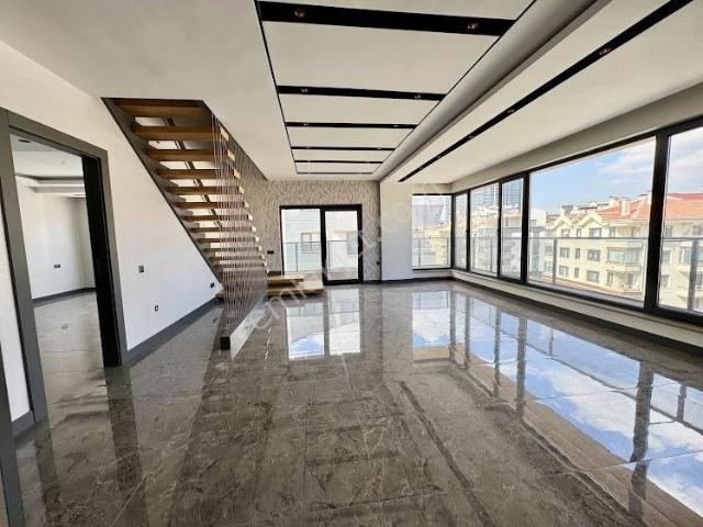 Alexander Dubçek Caddesinde 4+1 Ultra Lüks Satılık Dubleks Daire