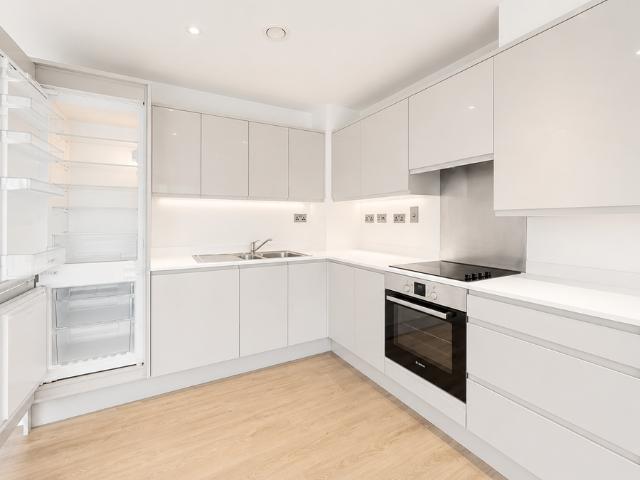 Alexander House, Angus Court, Thame, Oxfordshire OX9, 2 bed flat to rent, £1,600 pcm | PrimeLocation