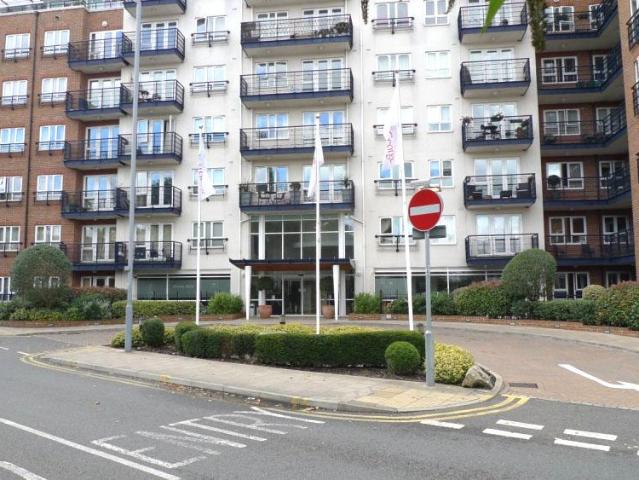 Alexander House, Royal Quarter`. 2 bed flat to rent £1,895 pcm £437 pw