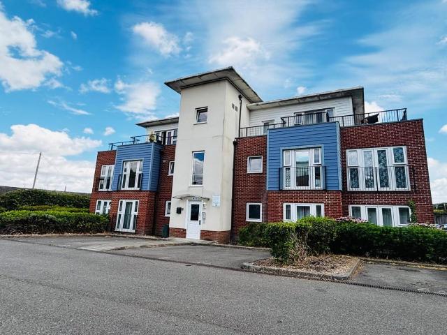 Alexander Square, Eastleigh SO50, 2 bed flat to rent, £1,150 pcm | PrimeLocation