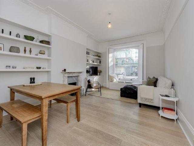 Alexander Street, W2