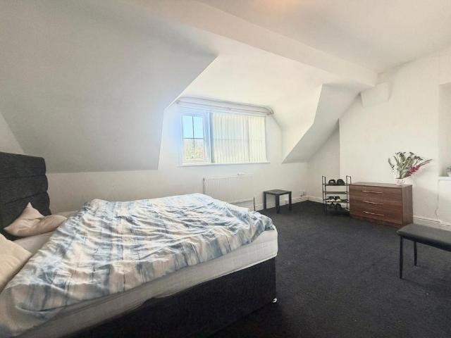 Alexander Road, Birmingham, B27 1 bed in a house share to rent £750 pcm £173 pw