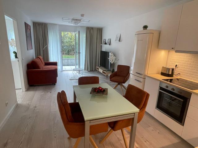 Alexanderplatz: Quiet furnished 3 room flat with underground car park and doorman, Berlin Amsterdam Apartments for Rent