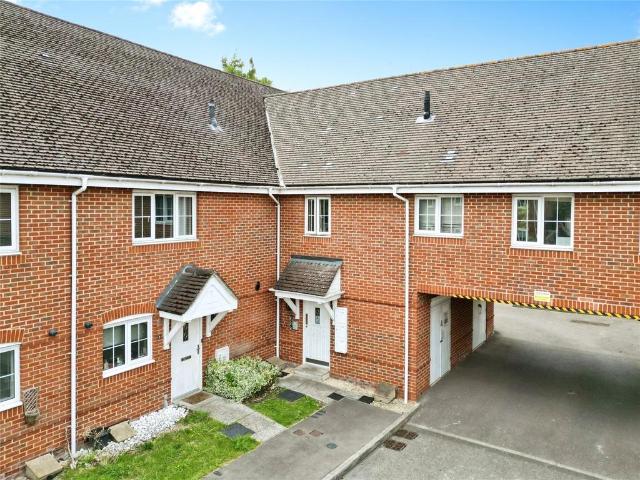 Alexandra Close, Sandhurst GU47 2 bed apartment to rent £1,550 pcm £358 pw