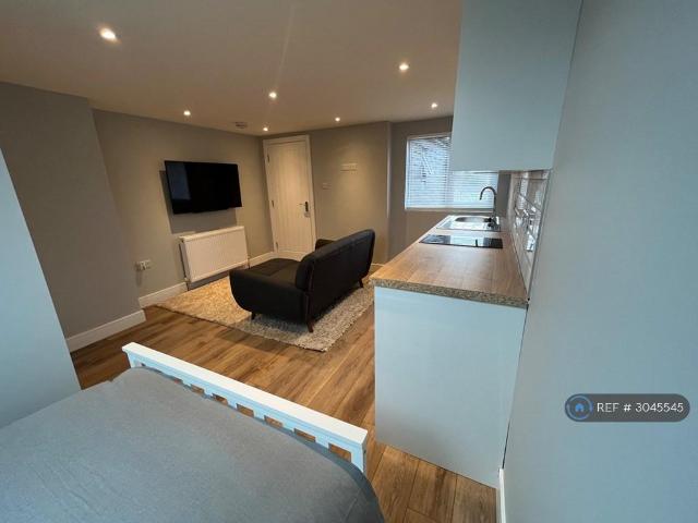 Alexandra Ave, Luton, LU3 1 bed flat to rent £950 pcm £219 pw