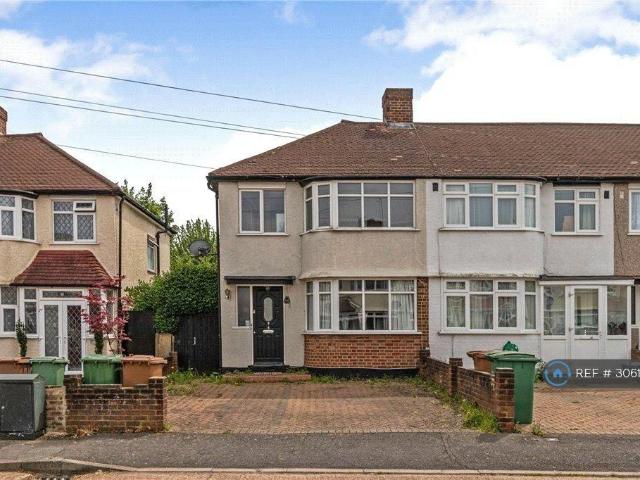Alexandra Avenue, Sutton, SM1 3 bed end of terrace house to rent £2,100 pcm £485 pw