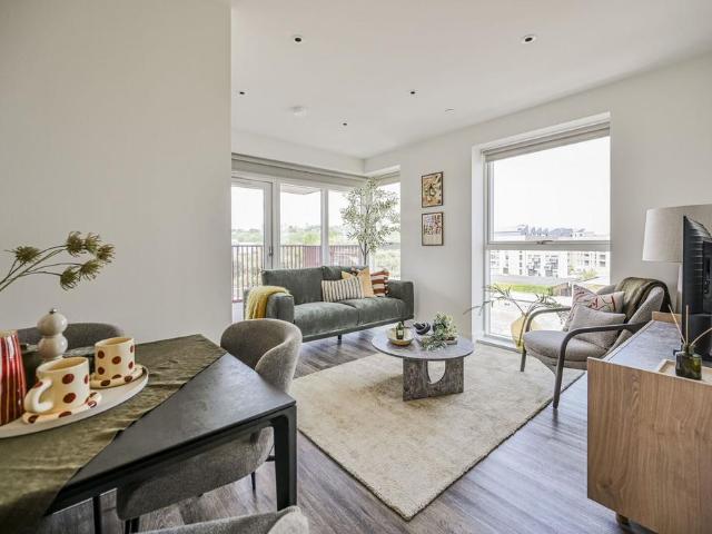 Alexandra Gate, Wood Green, London, N8 2 bed flat to rent £2,675 pcm £617 pw