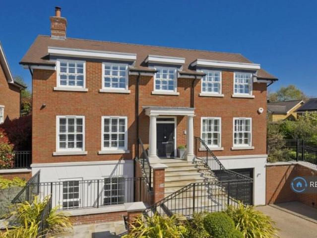 Alexandra Gate, Reigate, RH2 5 bed detached house to rent £6,950 pcm £1,604 pw