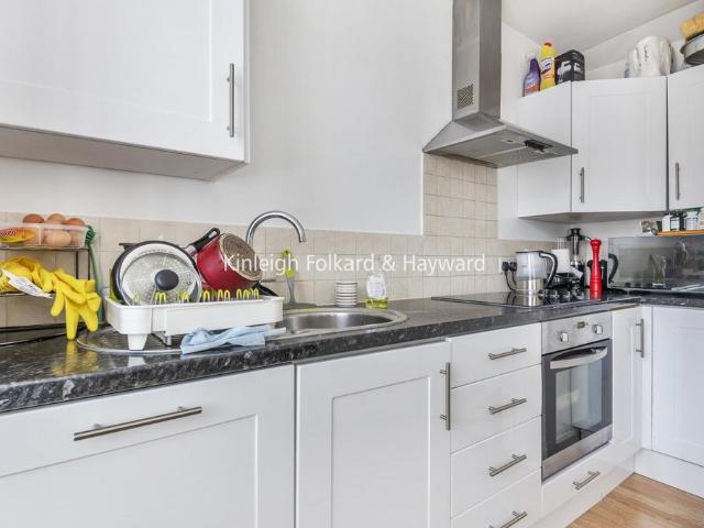 Alexandra Gardens, London, N10 2 bed flat to rent £2,000 pcm £462 pw