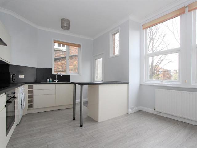 Alexandra Gardens, Muswell Hill. 2 bed apartment to rent £2,200 pcm £508 pw