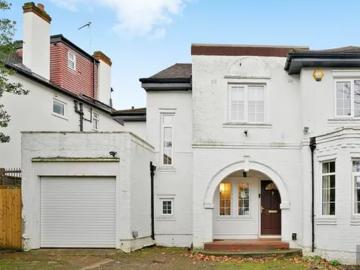 Alexandra Grove, London, N12 8HG, United Kingdom | 6 bed house for rent #126327710 | Rentberry