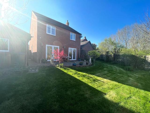 Alexandra Drive, Burton On Trent DE13, 4 bed property to rent, £1,700 pcm | PrimeLocation