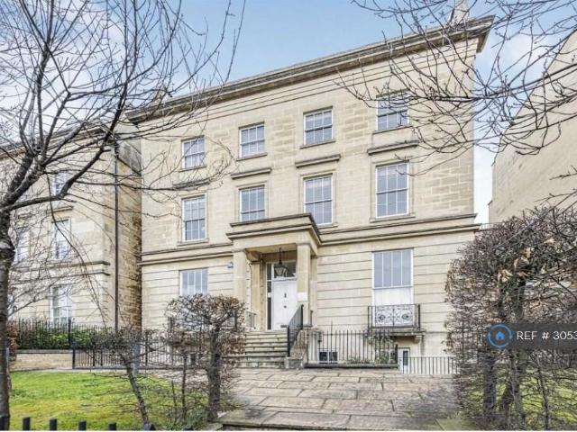 Alexandra House, Reading, RG1 2 bed flat to rent £1,850 pcm £427 pw