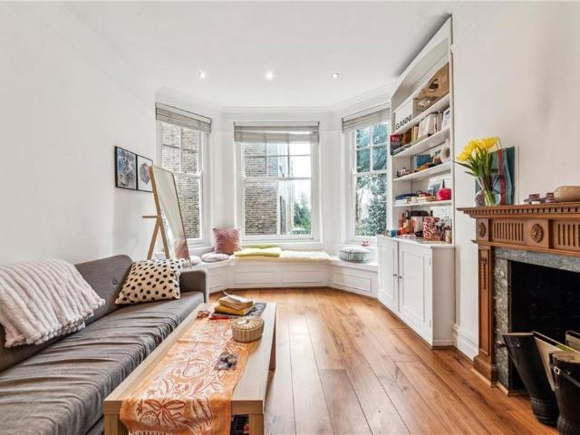 Alexandra Mansions, London SW3 1 bed flat to rent £2,600 pcm £600 pw