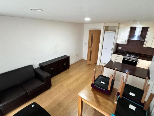 Alexandra Palace, London N8, 3 bed flat to rent, £2,595 pcm | PrimeLocation