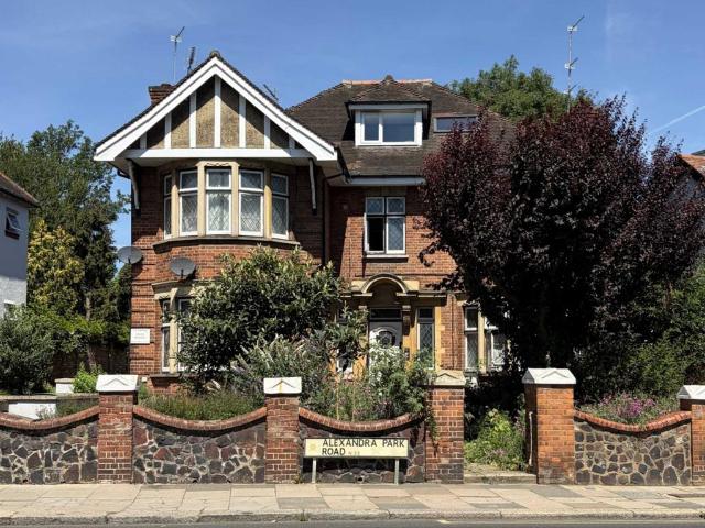 Alexandra Park Road, London N22 2 bed flat to rent £1,700 pcm £392 pw