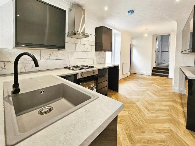 Alexandra Place, Devon PL4 5 bed terraced house to rent £1,500 pcm £346 pw