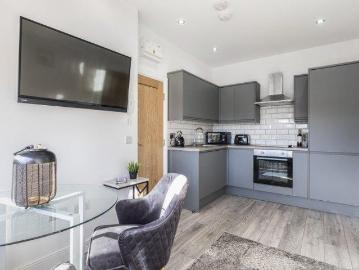 Alexandra Road 2 bed house share to rent £1,550 pcm £358 pw