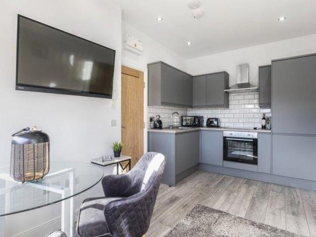 Alexandra Road 2 bed house share to rent £1,550 pcm £358 pw