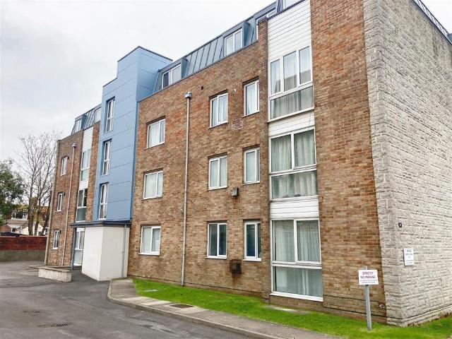 Alexandra Road, Weymouth 2 bed apartment to rent £1,100 pcm £254 pw