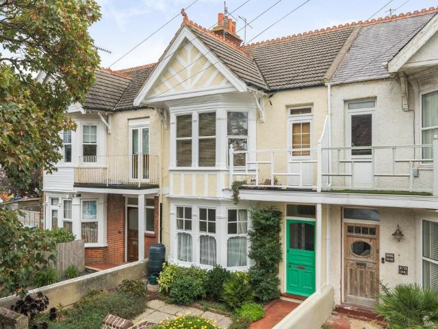 Alexandra Road, Worthing BN11 2 bed flat to rent £1,450 pcm £335 pw