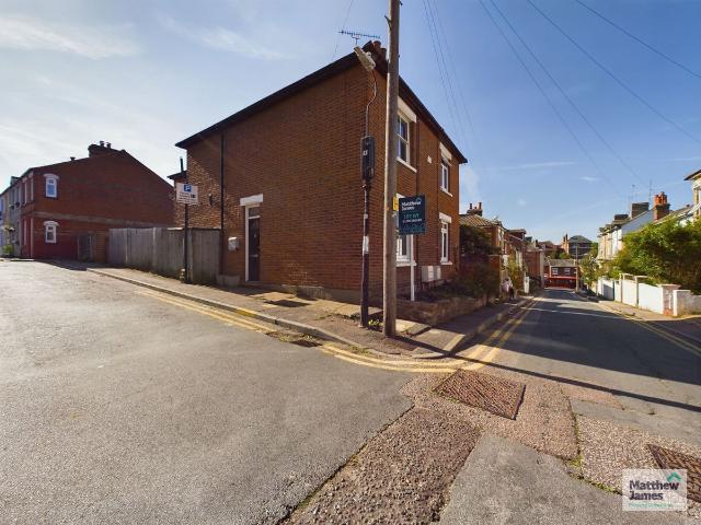 Alexandra Road, Colchester CO3, 2 bed end terrace house to rent, £1,175 pcm | PrimeLocation