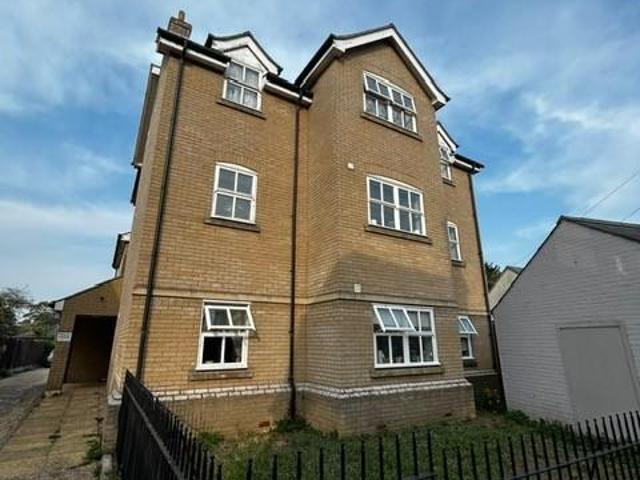 Alexandra Road, Colchester, CO3 2 bed flat to rent £1,250 pcm £288 pw