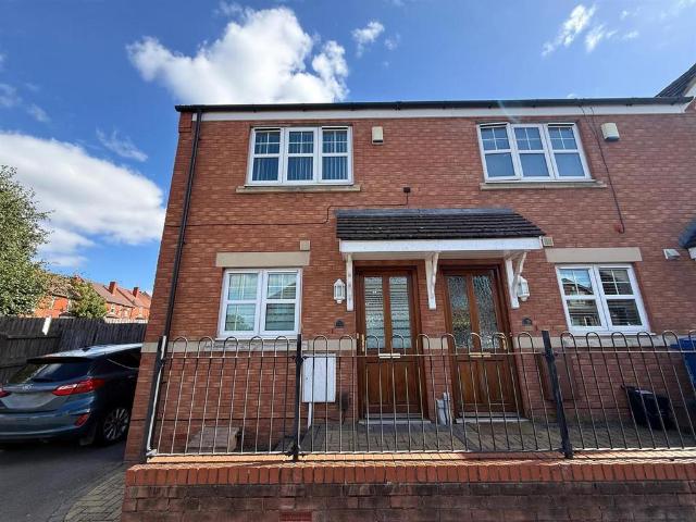 Alexandra Road, Halesowen, West Midlands 2 bed house to rent £950 pcm £219 pw