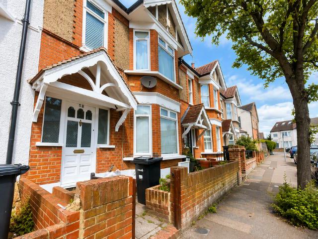 Alexandra Road, London, E18 3 bed house to rent £2,750 pcm £635 pw