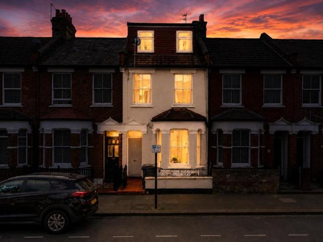 Alexandra Road, London, N15 4 bed terraced house to rent £3,600 pcm £831 pw