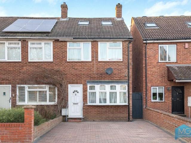 Alexandra Road, London, N10 3 bed semi detached house to rent £2,595 pcm £599 pw