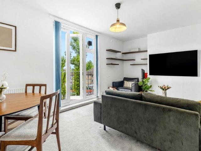 Alexandra Road, London NW8 3 bed flat to rent £3,500 pcm £808 pw