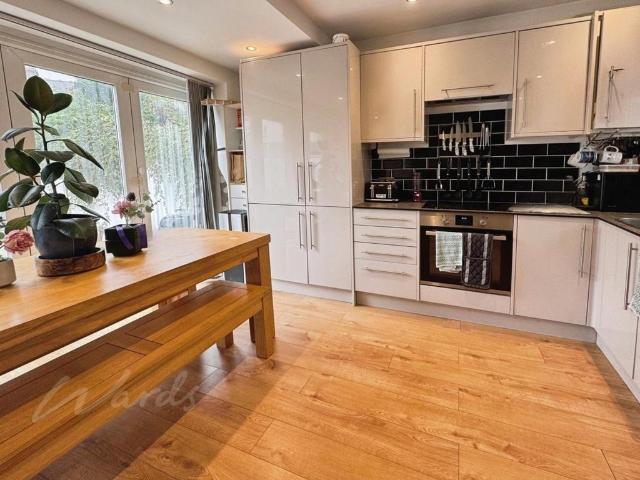 Alexandra Road Margate CT9 2 bed apartment to rent £1,275 pcm £294 pw