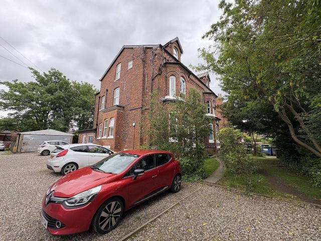 Alexandra Road, Sale M33, 2 bed flat to rent, £1,200 pcm | PrimeLocation