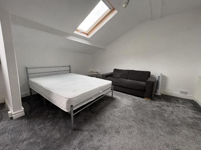 Alexandra Road, Sale M33, Studio to rent, £850 pcm | PrimeLocation